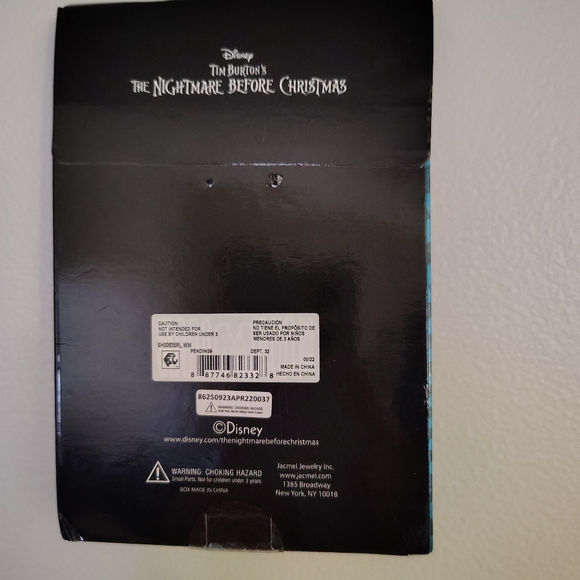 The Nightmare Before Christmas Collector's Edition/NWT Necklace & Earring Set. - Picture 6 of 6